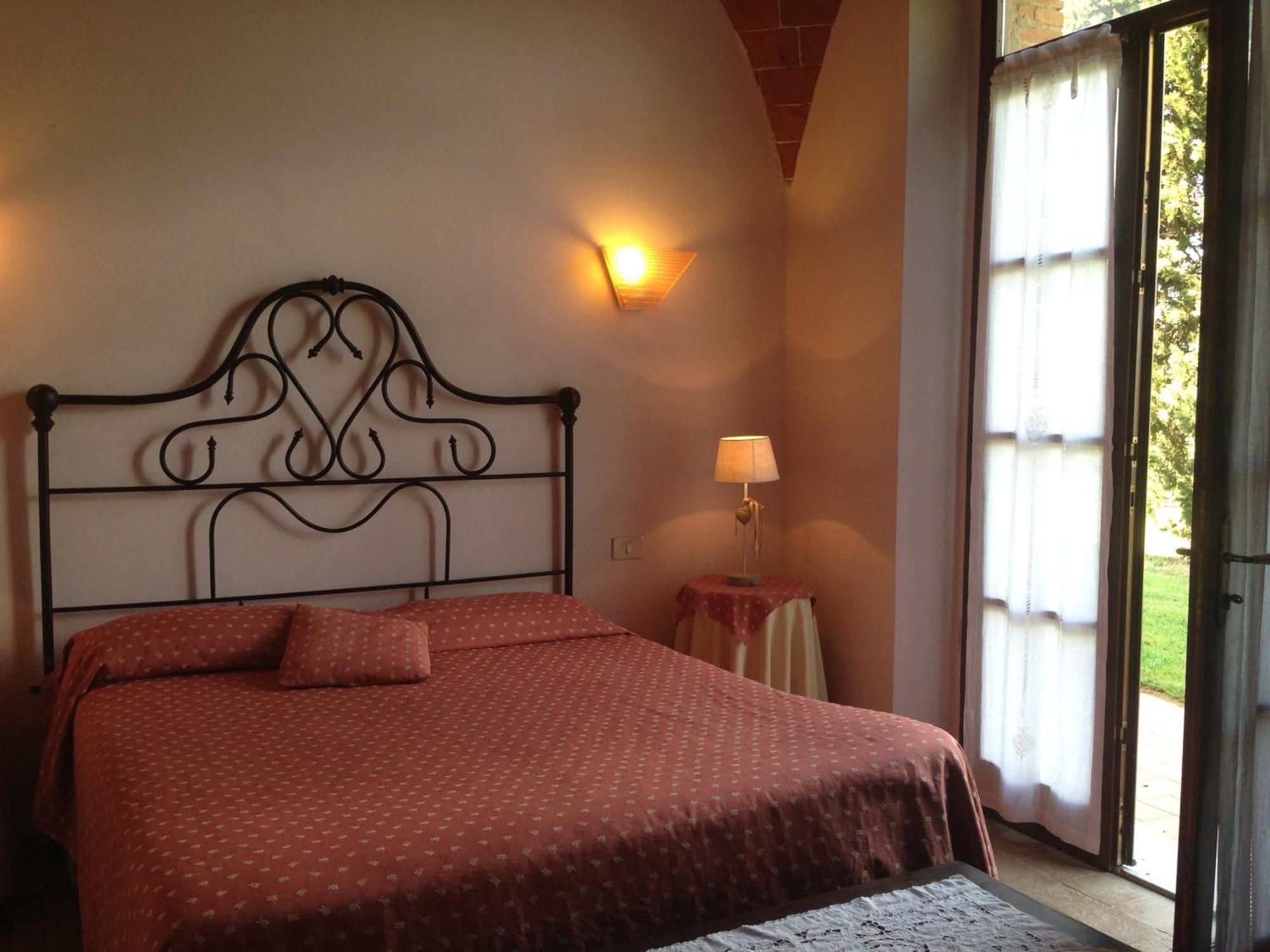 Fattoria Cirene Guest House ฟอลลอนนีกา ห้อง รูปภาพ